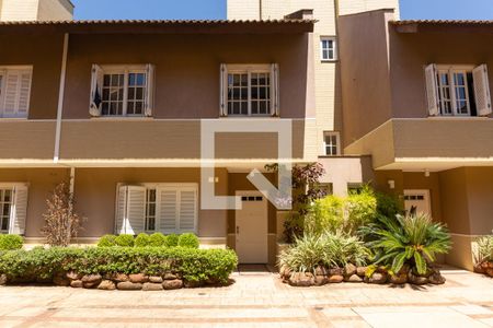 Casa de condomínio à venda com 228m², 3 quartos e 3 vagas Casa de condomínio à venda com 228m², 3 quartos e 3 vagasFachada da casa