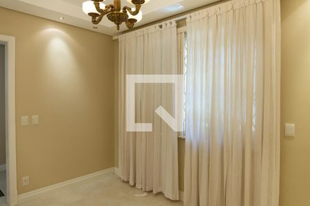 Casa de condomínio à venda com 228m², 3 quartos e 3 vagas Casa de condomínio à venda com 228m², 3 quartos e 3 vagasSala de jantar