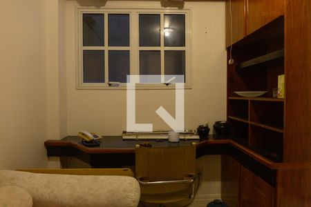 Casa de condomínio à venda com 228m², 3 quartos e 3 vagas Casa de condomínio à venda com 228m², 3 quartos e 3 vagasQuarto de Serviço