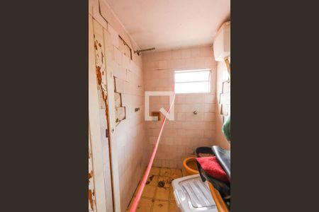 Casa à venda com 300m², 5 quartos e 3 vagas Casa à venda com 300m², 5 quartos e 3 vagasBanheiro de Serviço