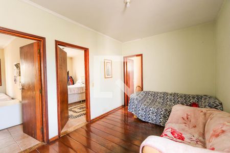 Casa à venda com 300m², 5 quartos e 3 vagas Casa à venda com 300m², 5 quartos e 3 vagasSala de TV