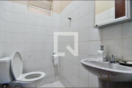 Casa para alugar com 280m², 3 quartos e 6 vagasBanheiro de Serviço