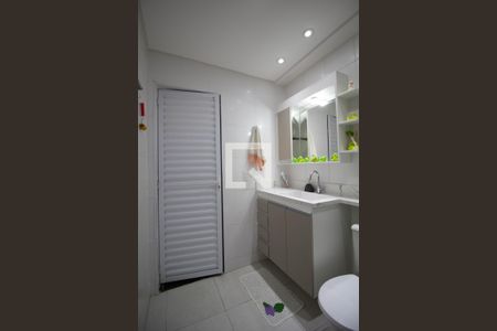 Apartamento à venda com 53m², 2 quartos e 1 vaga Apartamento à venda com 53m², 2 quartos e 1 vagaBanheiro