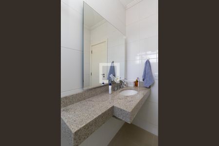 Casa à venda com 220m², 3 quartos e 3 vagasBanheiro