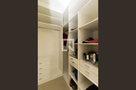 Casa à venda com 220m², 3 quartos e 3 vagasCloset da suíte