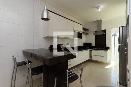 Casa à venda com 220m², 3 quartos e 3 vagasCozinha