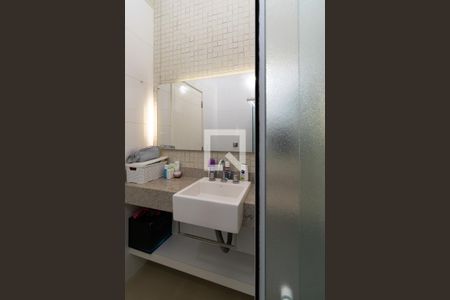 Casa à venda com 220m², 3 quartos e 3 vagasBanheiro da Suíte