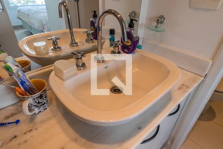 Studio à venda com 40m², 1 quarto e sem vaga Studio à venda com 40m², 1 quarto e sem vagaDetalhe do Banheiro