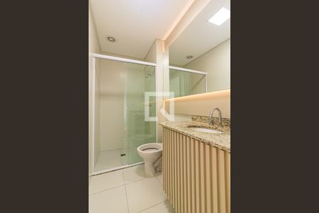 Banheiro de kitnet/studio para alugar com 1 quarto, 50m² em Centro, Curitiba