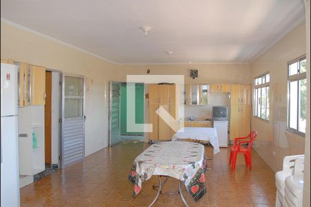 Casa à venda com 420m², 3 quartos e 6 vagas Casa à venda com 420m², 3 quartos e 6 vagasCozinha