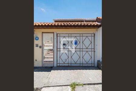Casa à venda com 235m², 3 quartos e 6 vagas Casa à venda com 235m², 3 quartos e 6 vagasFachada da Casa