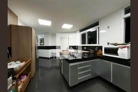 Casa de condomínio à venda com 1050m², 5 quartos e 6 vagas
