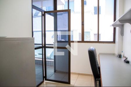 Apartamento à venda com 280m², 4 quartos e 2 vagasEscritório