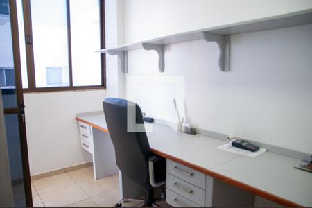 Apartamento à venda com 280m², 4 quartos e 2 vagasEscritório