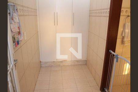 Casa à venda com 293m², 4 quartos e 4 vagas