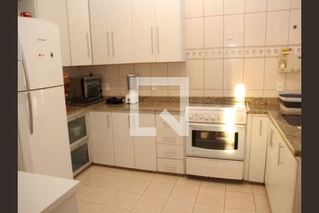 Casa à venda com 293m², 4 quartos e 4 vagas