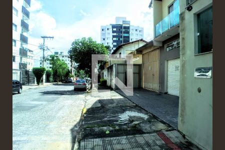 Casa à venda com 234m², 2 quartos e 6 vagas