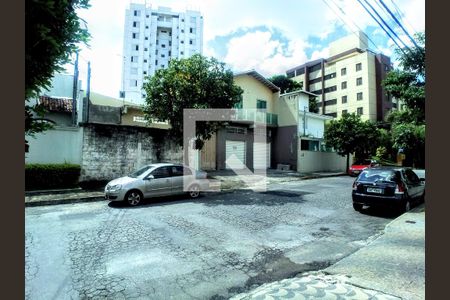 Casa à venda com 234m², 2 quartos e 6 vagas