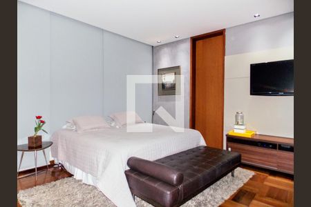 Casa de condomínio à venda com 760m², 5 quartos e 6 vagas