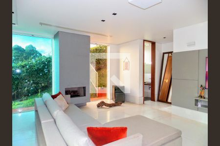 Casa de condomínio à venda com 760m², 5 quartos e 6 vagas