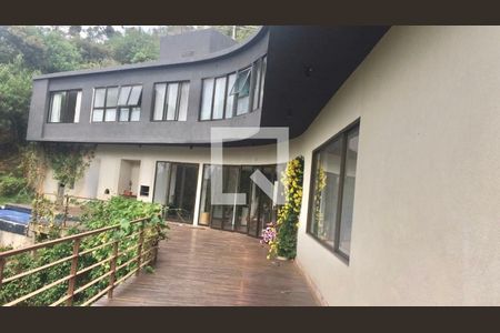 Casa de condomínio à venda com 430m², 4 quartos e 3 vagas