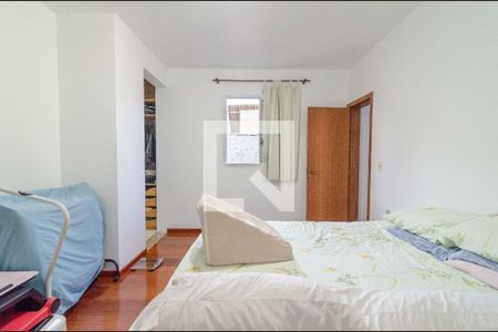 Casa à venda com 232m², 4 quartos e 4 vagas