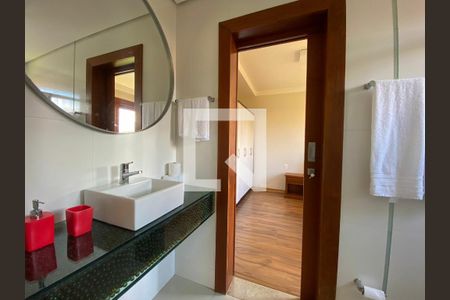 Casa de condomínio à venda com 266m², 3 quartos e 4 vagas
