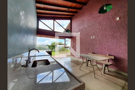 Casa de condomínio à venda com 266m², 3 quartos e 4 vagas