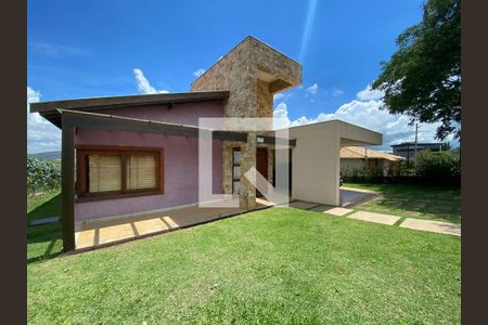 Casa de condomínio à venda com 266m², 3 quartos e 4 vagas