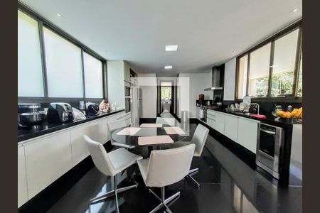 Casa de condomínio à venda com 900m², 5 quartos e 6 vagas