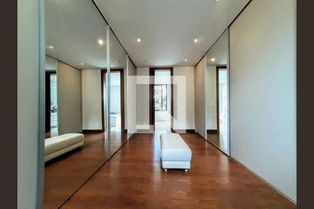 Casa de condomínio à venda com 900m², 5 quartos e 6 vagas
