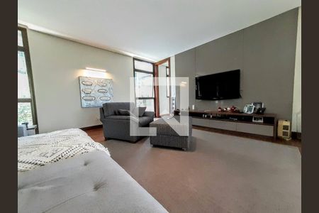 Casa de condomínio à venda com 900m², 5 quartos e 6 vagas