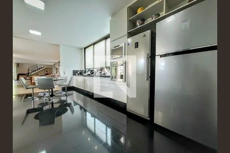 Casa de condomínio à venda com 900m², 5 quartos e 6 vagas