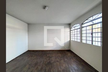 Casa à venda com 260m², 4 quartos e 3 vagas