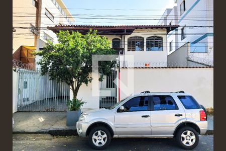 Casa à venda com 260m², 4 quartos e 3 vagas