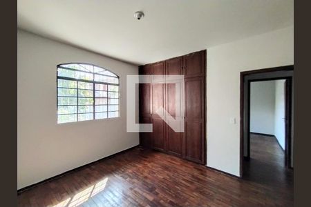 Casa à venda com 260m², 4 quartos e 3 vagas