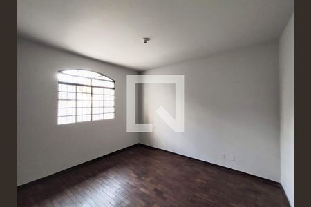 Casa à venda com 260m², 4 quartos e 3 vagas