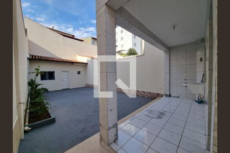 Casa à venda com 180m², 3 quartos e 4 vagas