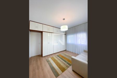 Casa para alugar com 358m², 4 quartos e 4 vagas