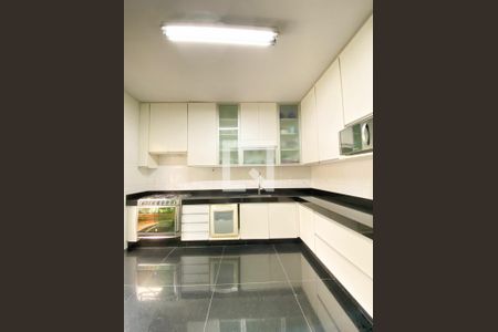 Casa para alugar com 358m², 4 quartos e 4 vagas