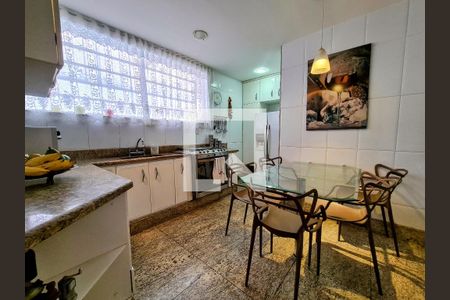 Casa à venda com 400m², 4 quartos e 3 vagas