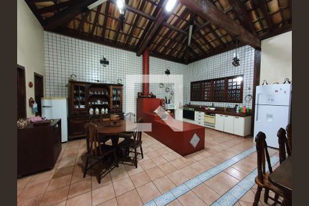 Casa de condomínio à venda com 250m², 3 quartos e 10 vagas