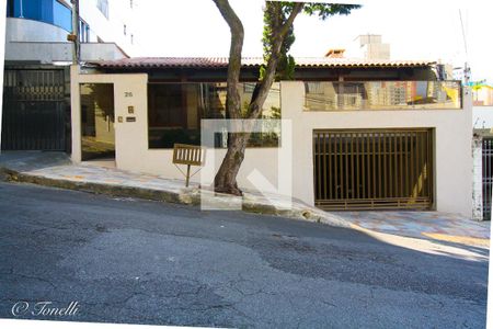 Casa à venda com 324m², 4 quartos e 4 vagas