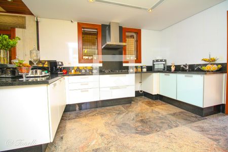 Casa à venda com 324m², 4 quartos e 4 vagas