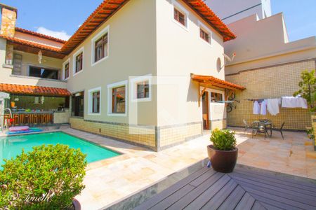 Casa à venda com 324m², 4 quartos e 4 vagas