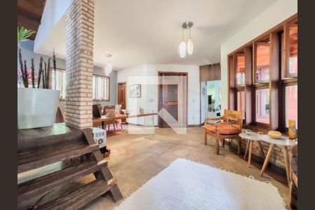 Casa de condomínio à venda com 474m², 4 quartos e 5 vagas