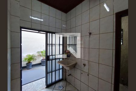 Casa à venda com 75m², 3 quartos e 2 vagasÁrea de Serviço