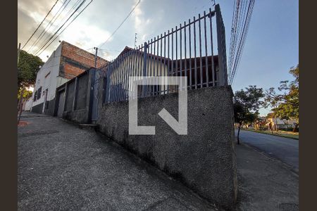 Casa à venda com 75m², 3 quartos e 2 vagasFachada
