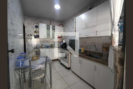 Casa à venda com 227m², 4 quartos e 4 vagas
