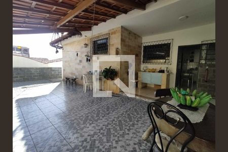 Casa à venda com 227m², 4 quartos e 4 vagas